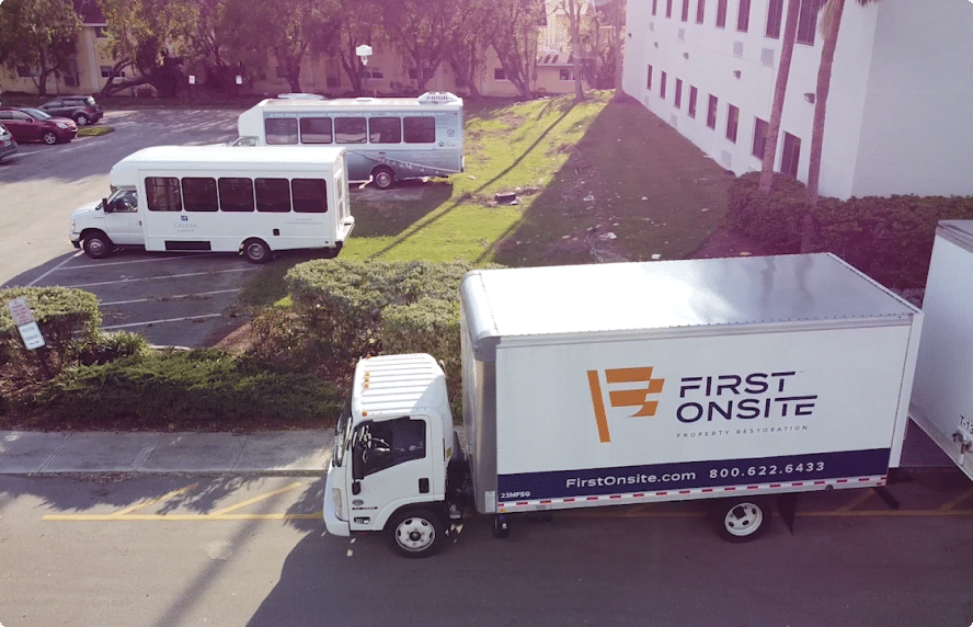 Flota de camiones de First Onsite Property Restoration