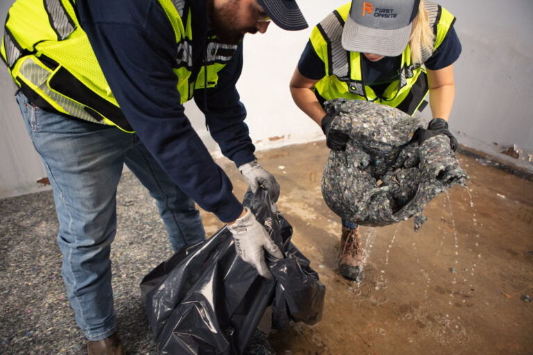 équipe de first onsite chargée de l'atténuation des effets de l'eau
