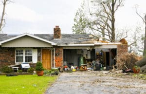 10 conseils pour protéger votre maison contre les dommages causés par les tempêtes estivales